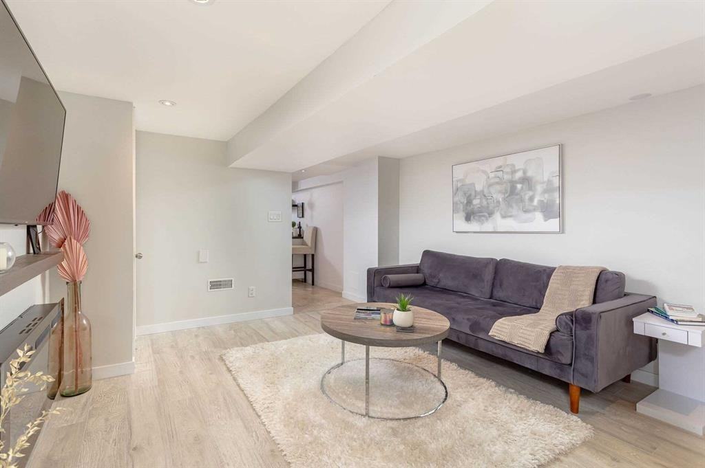 4 Hilldale Rd - Photo 2 of 17