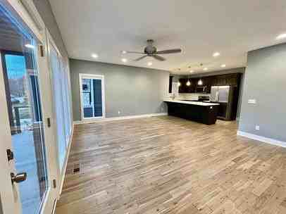 3919 Kenwood Ave #A - Photo 2 of 32