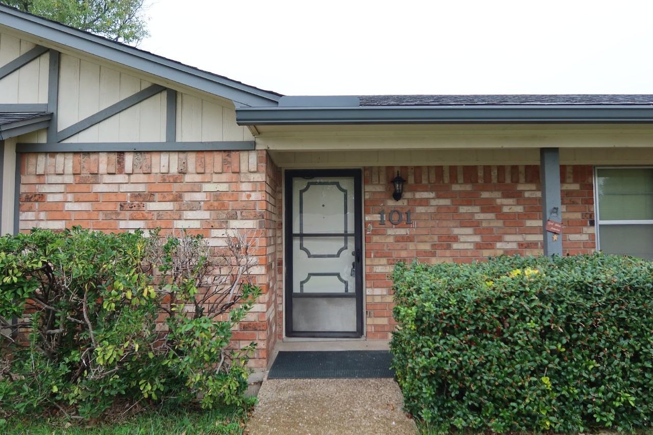 101 Travis Ln - Photo 2 of 19