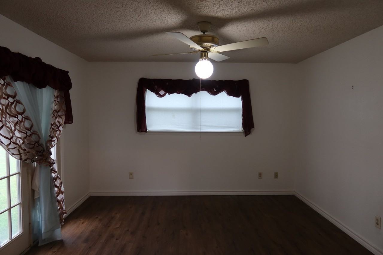 101 Travis Ln - Photo 6 of 19