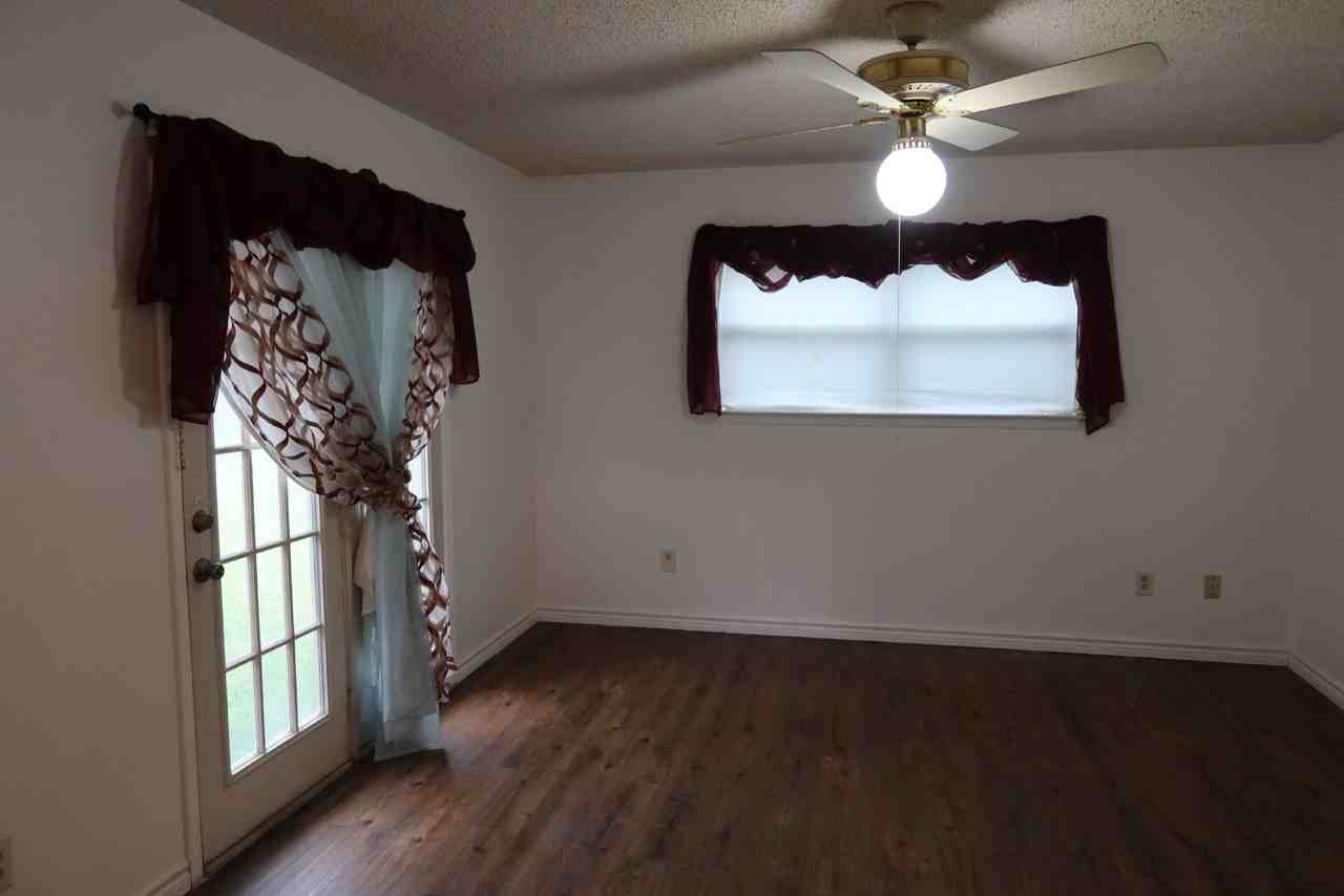 101 Travis Ln - Photo 7 of 19