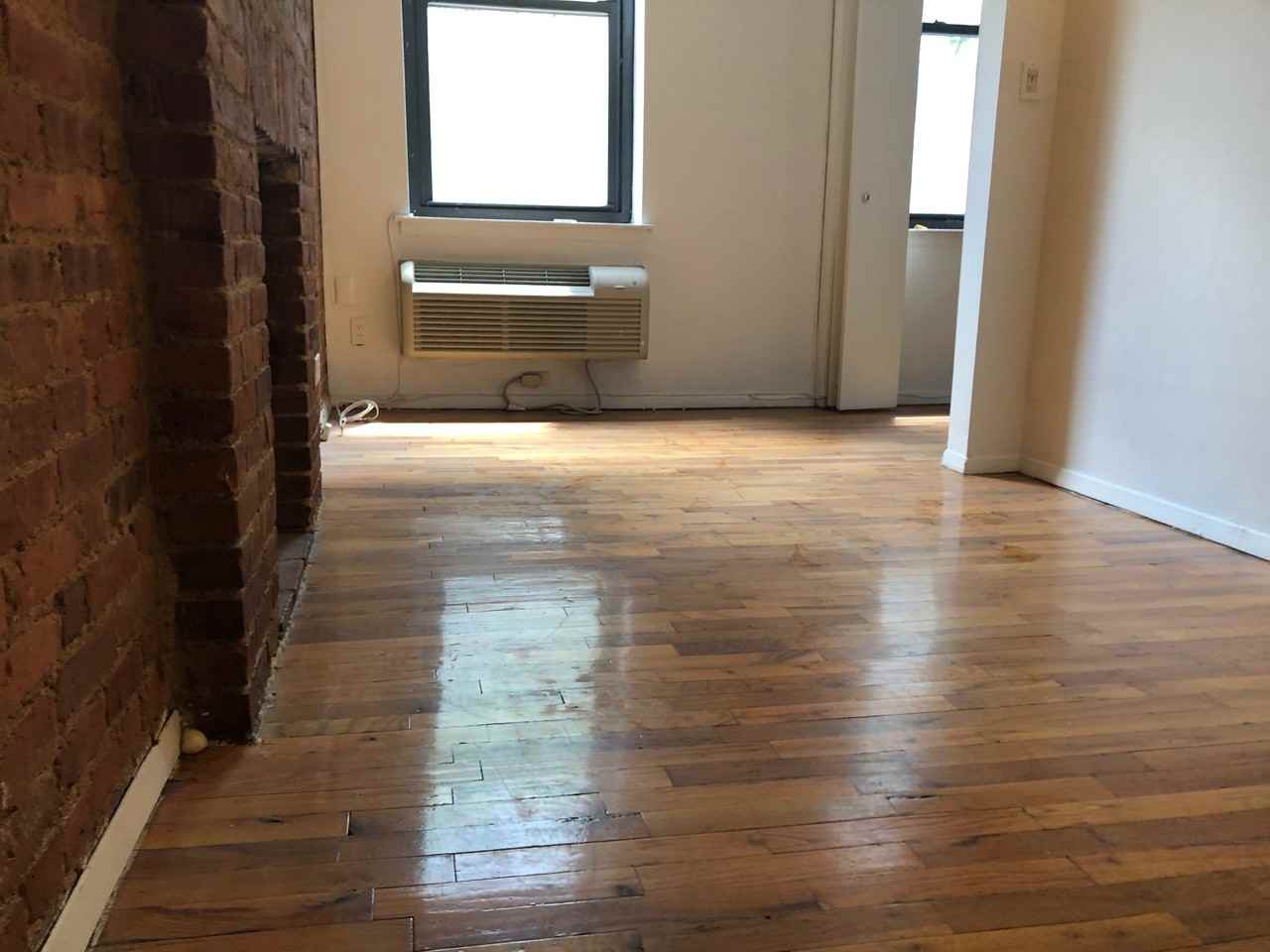 1122 3rd Ave - Photo 2 of 7