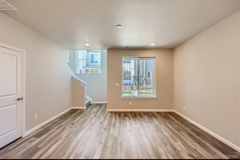 477 Millwall Cir - Photo 2 of 15