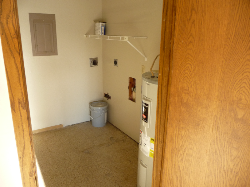 1301 Mountain View St - Photo 3 of 17