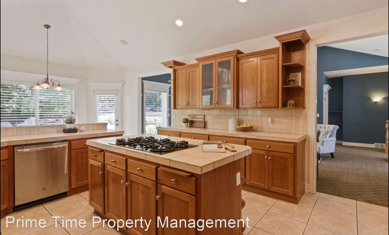 355 S Ridge Ln - Photo 2 of 15