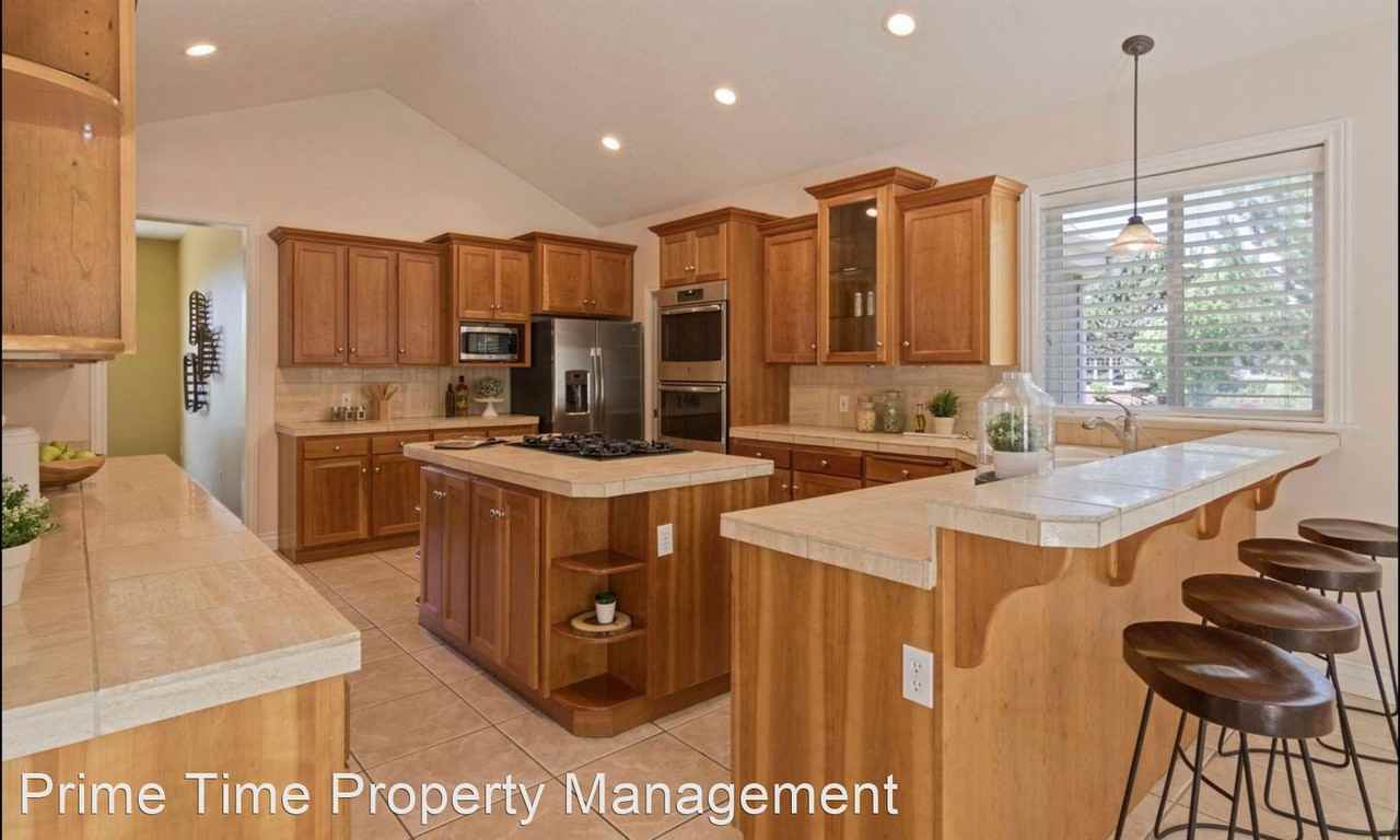 355 S Ridge Ln - Photo 3 of 15