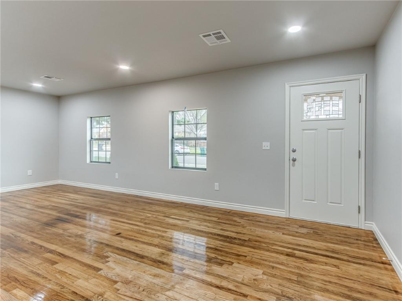 2608 Nw 37th St - Photo 6 of 13