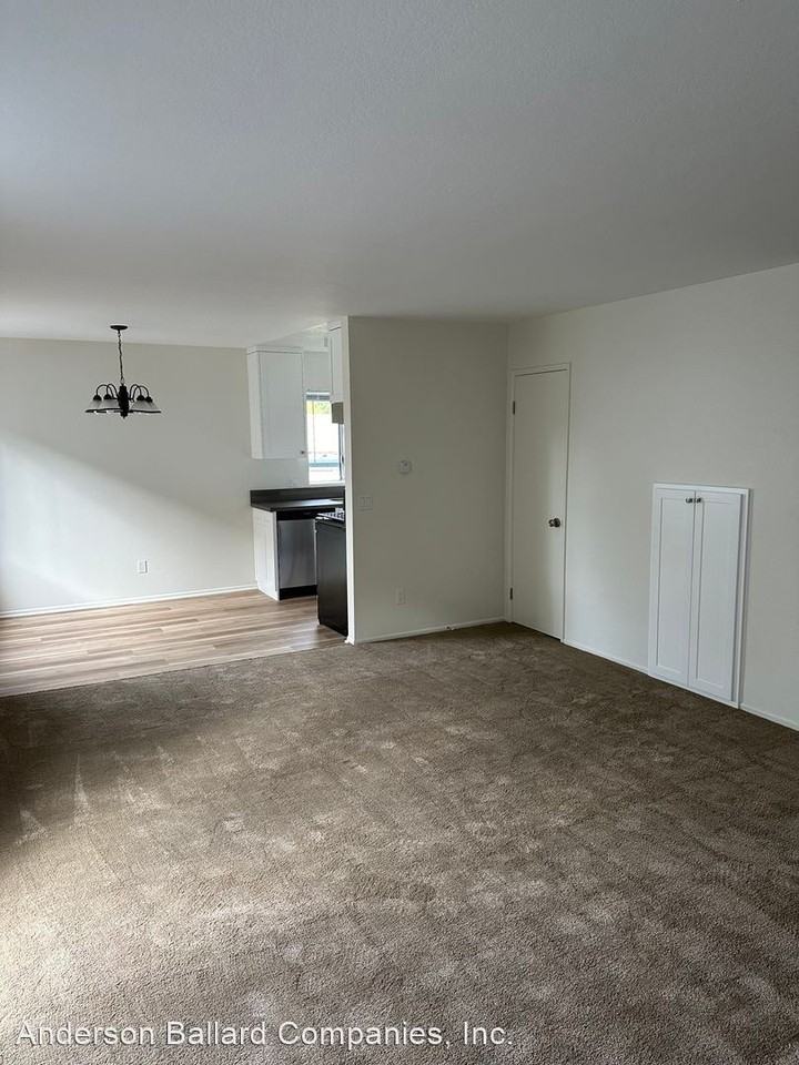 2337 Del Mar Rd - Photo 2 of 13