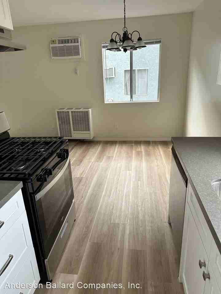 2337 Del Mar Rd - Photo 3 of 13