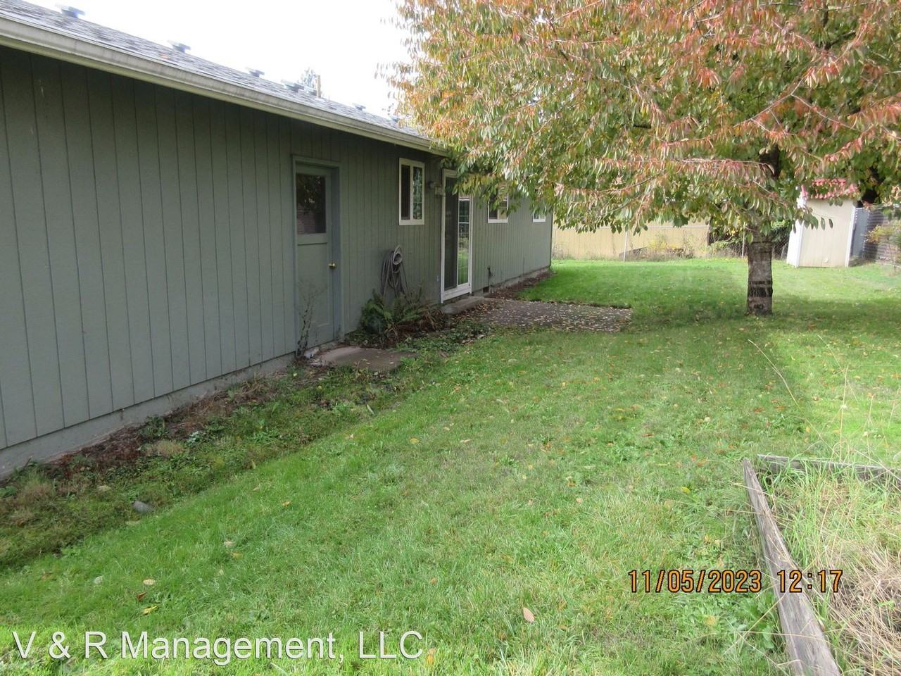 1009 Fairview Ave Se - Photo 3 of 36