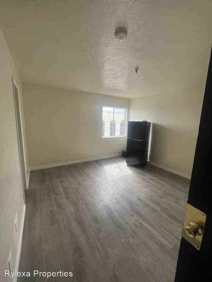 201 W. Caroline St. - Photo 3 of 9