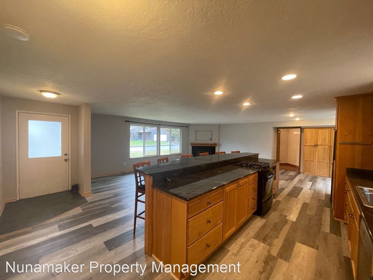 2752 Montello Ave - Photo 2 of 19