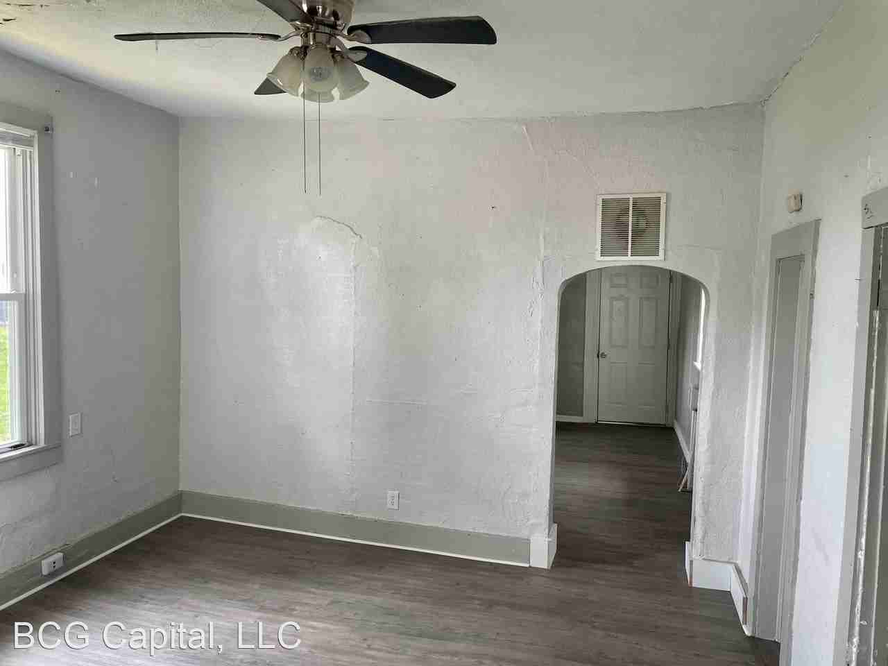 820/820.5 W Market St - Photo 2 of 9