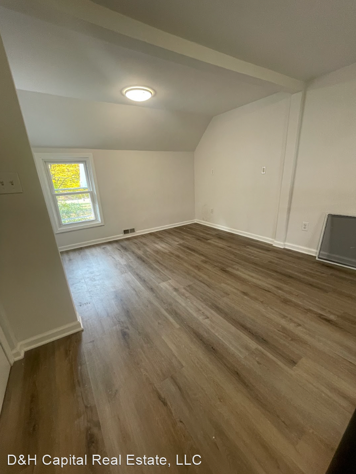 248 Dodge St. - Photo 3 of 9