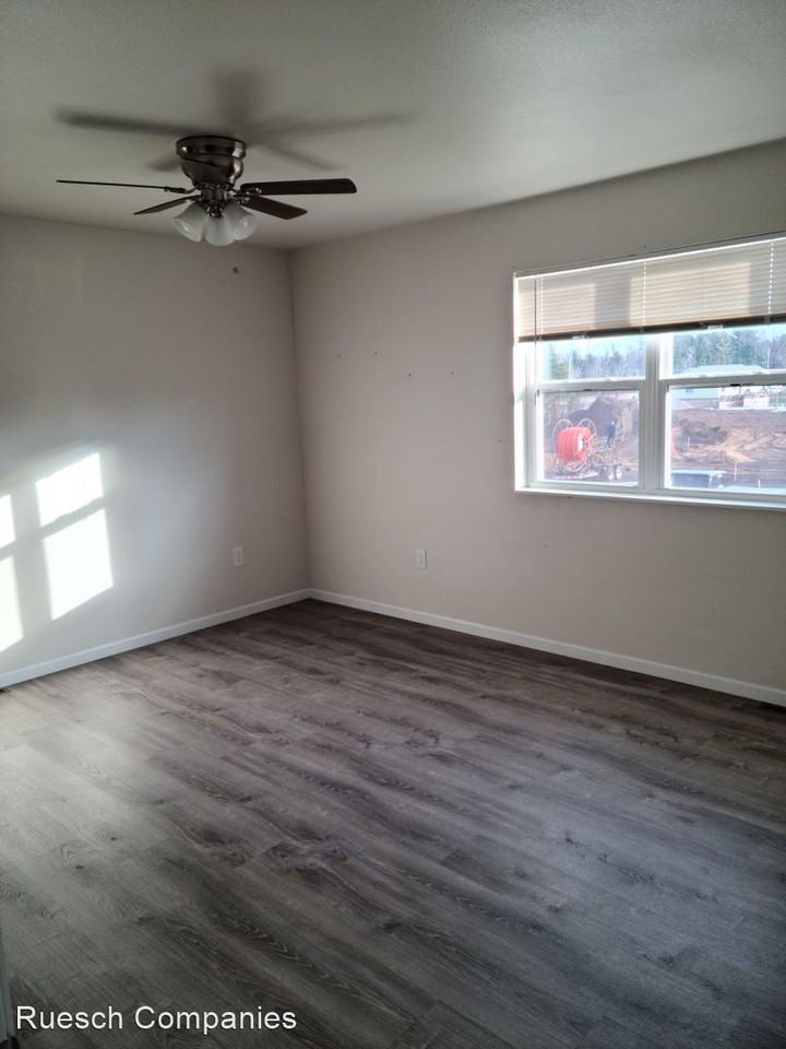 1641 30th St N - Photo 3 of 4