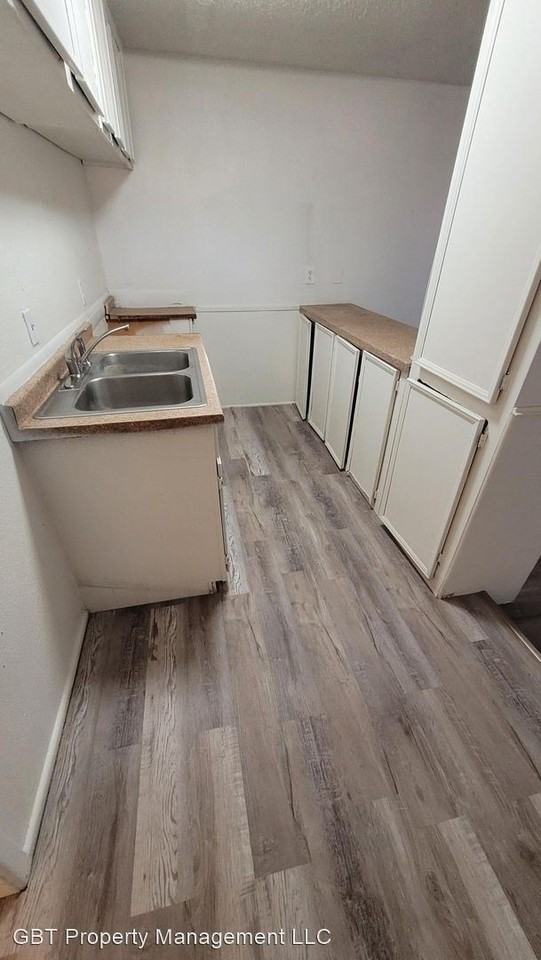 722 N Broadway - Photo 3 of 6