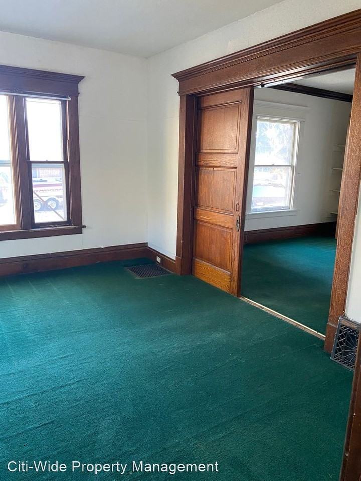 11 5th St SE - Photo 2 of 9