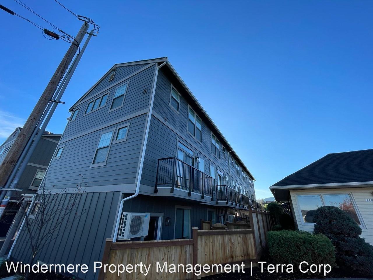 Outlook Townhomes 1201 & 1205 32nd Street Apartments 1205 1201