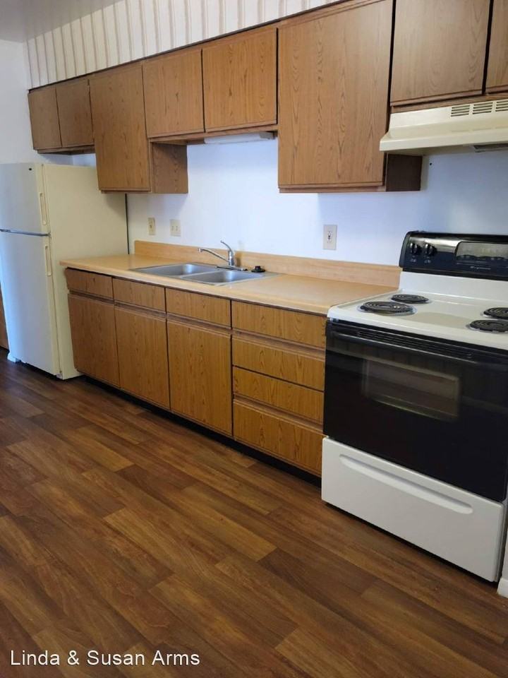 990, 1012, & 1016 S. Byrne Road Apartments in South Side, Toledo, OH