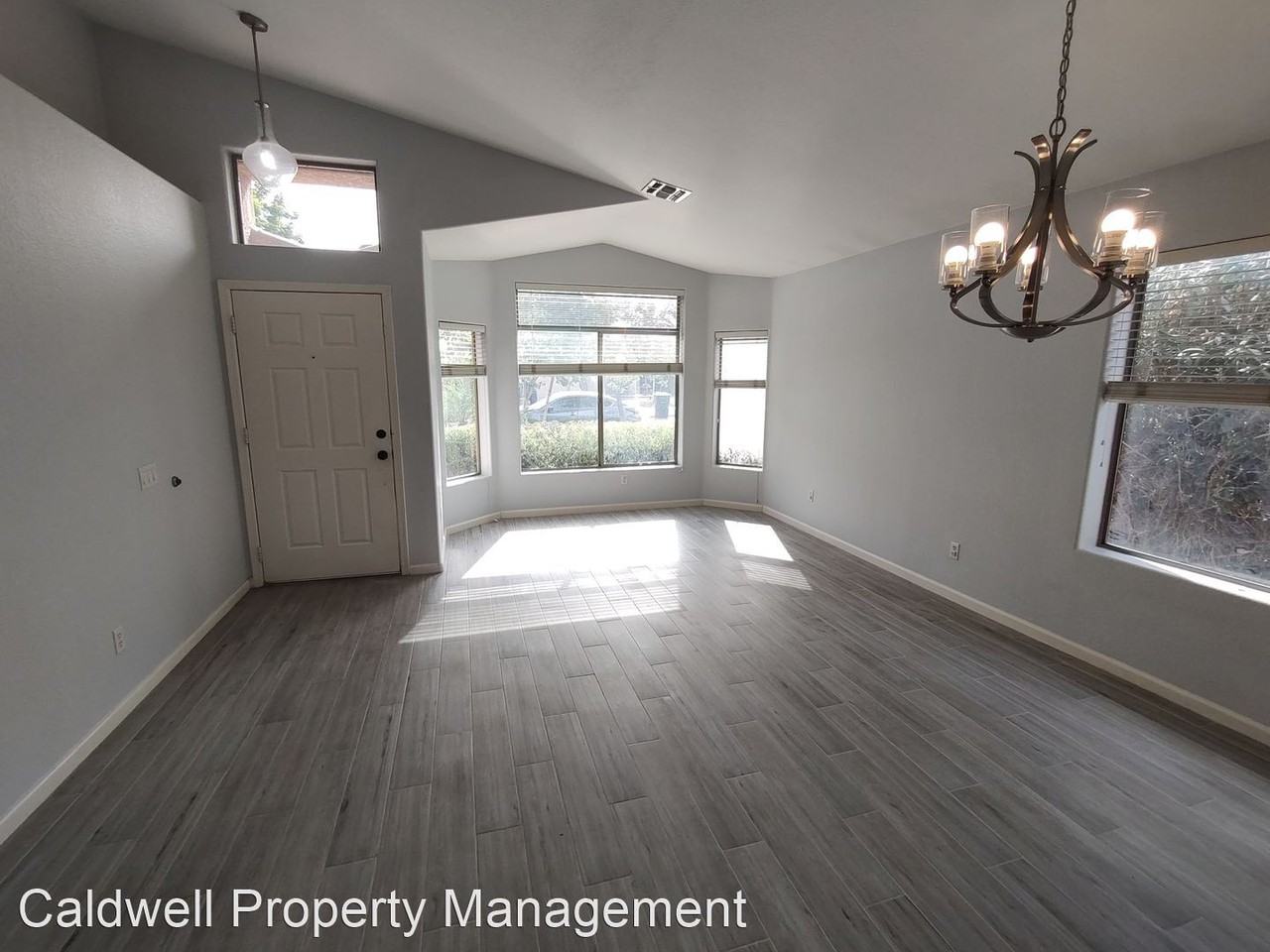 1472 W Blue Ridge Way - Photo 2 of 13