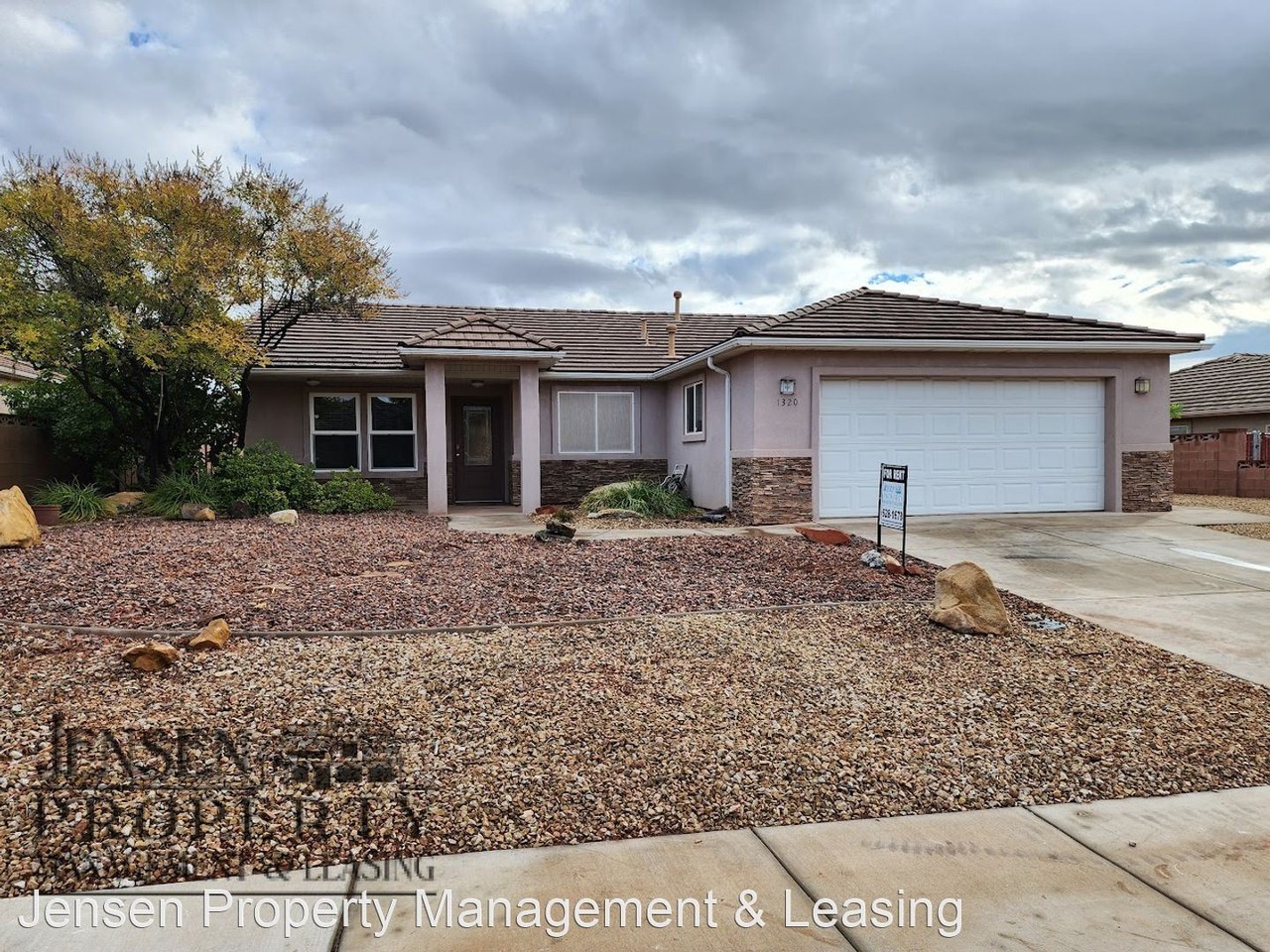 1320 N 1610 W - Photo 2 of 34