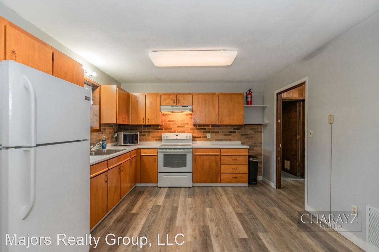 Aurora Subdivision Duplex Up and Down Units - Photo 3 of 13