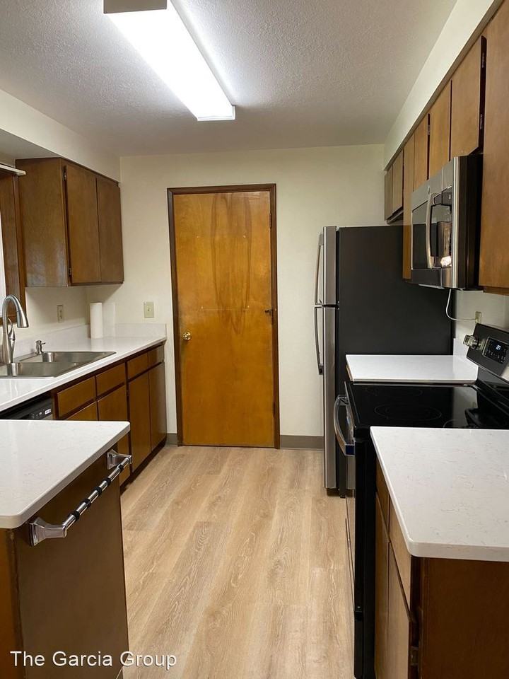 19407 Meyers Rd - Photo 3 of 17