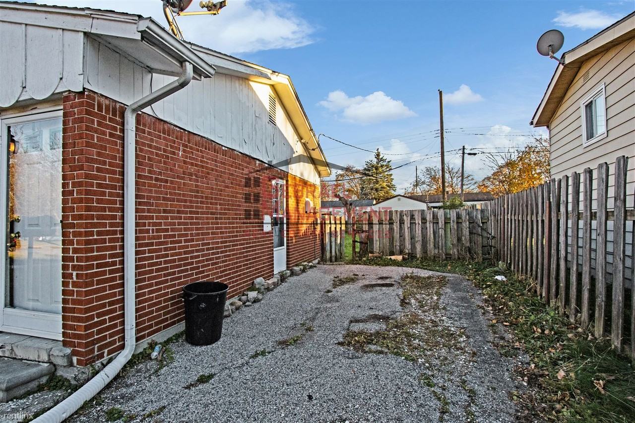 1002 Dell Ave - Photo 2 of 9