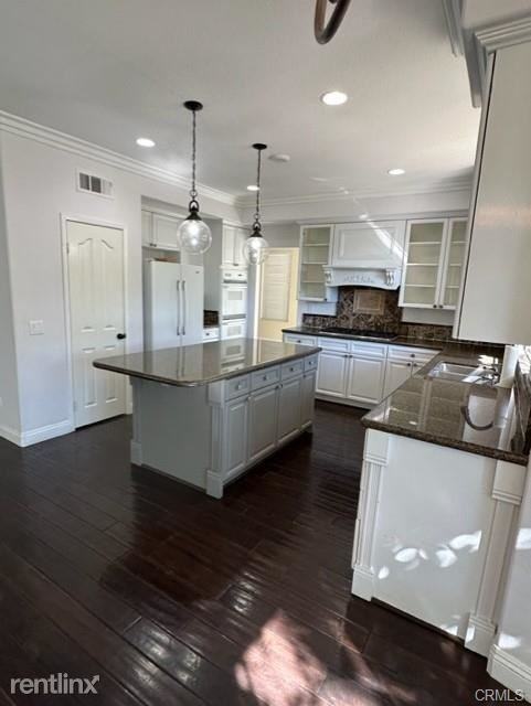 22791 Foxridge - Photo 2 of 10