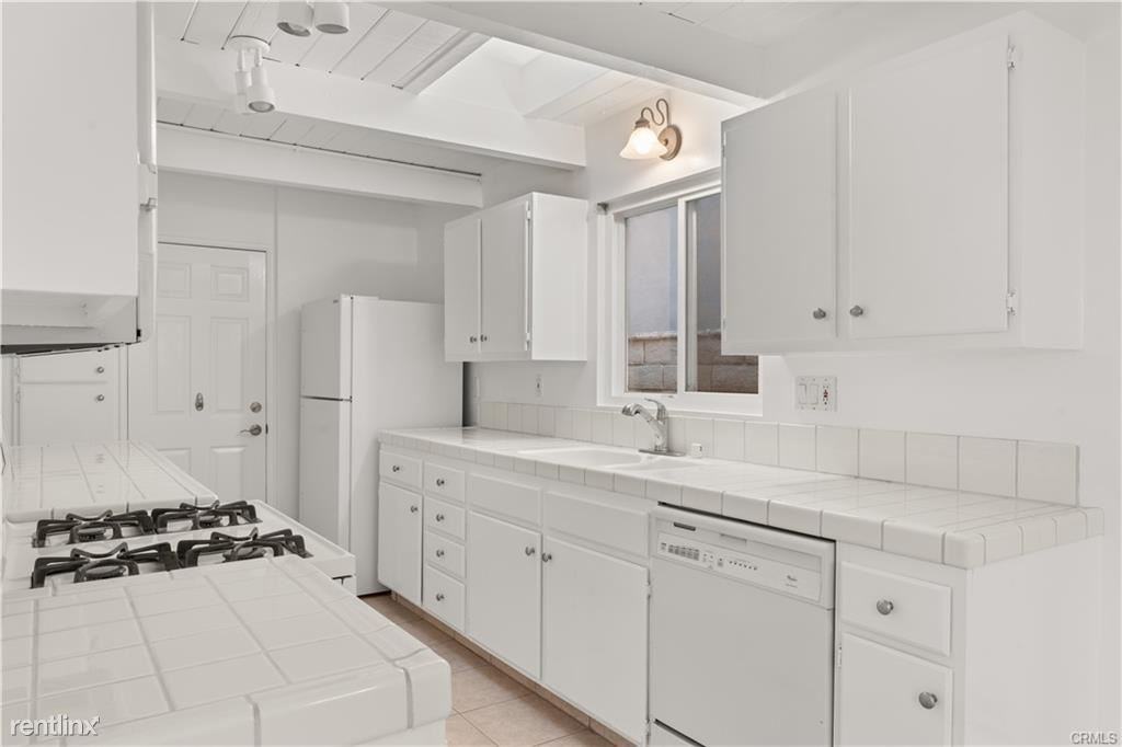 318 Walnut St - Photo 2 of 10