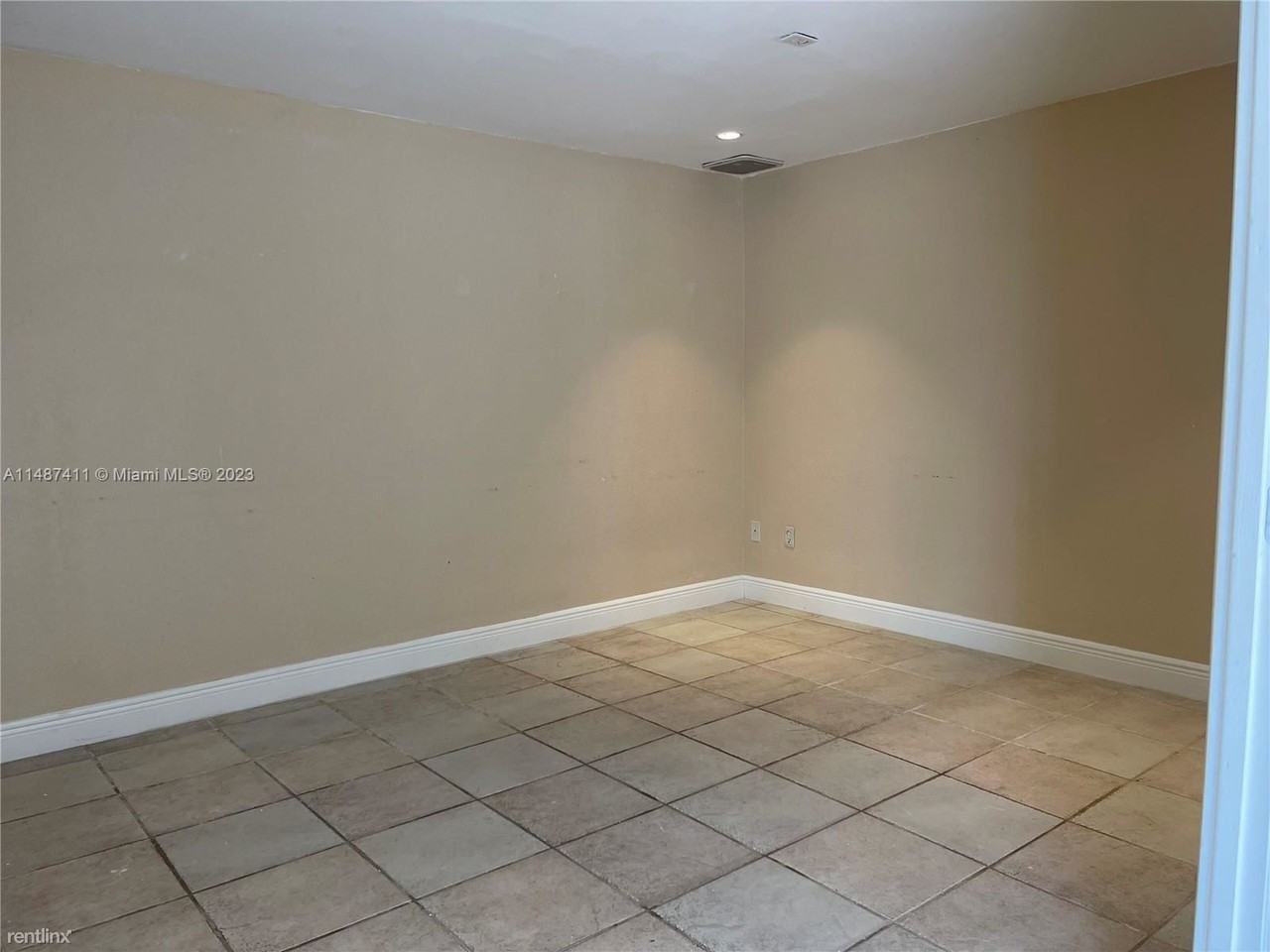 8421 Sw 129th Ave - Photo 2 of 9