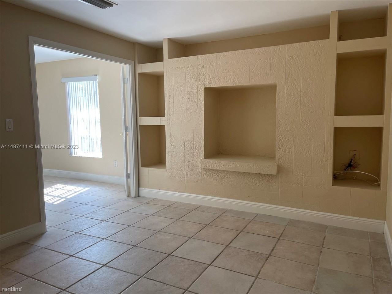 8421 Sw 129th Ave - Photo 3 of 9