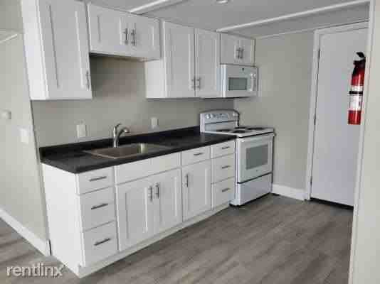 1605 1/2 W North St - Photo 3 of 7