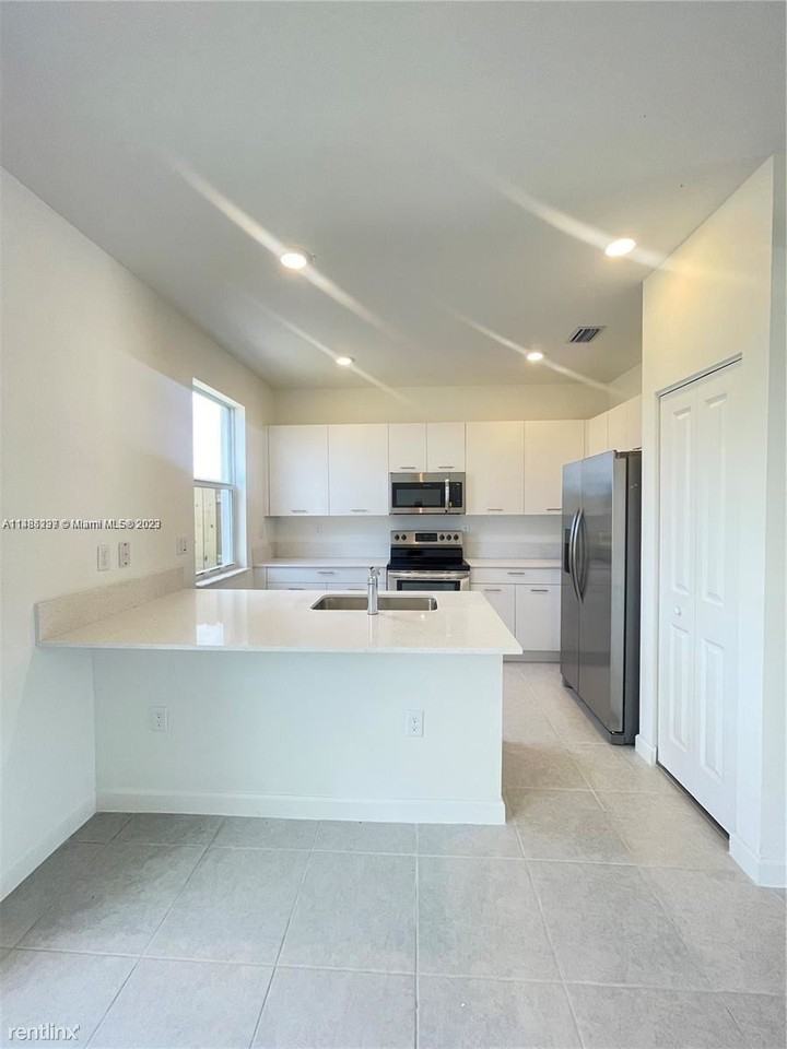 12900 Nw 22nd Pl #12900