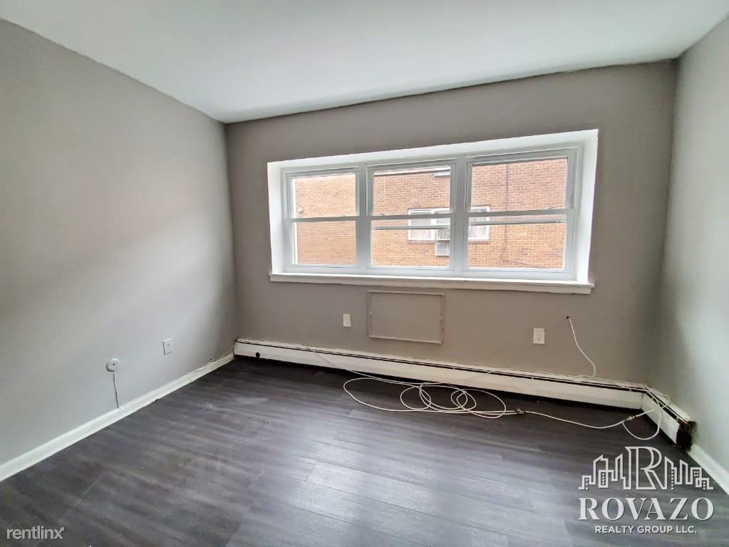 76 Grafton Ave - Photo 3 of 5