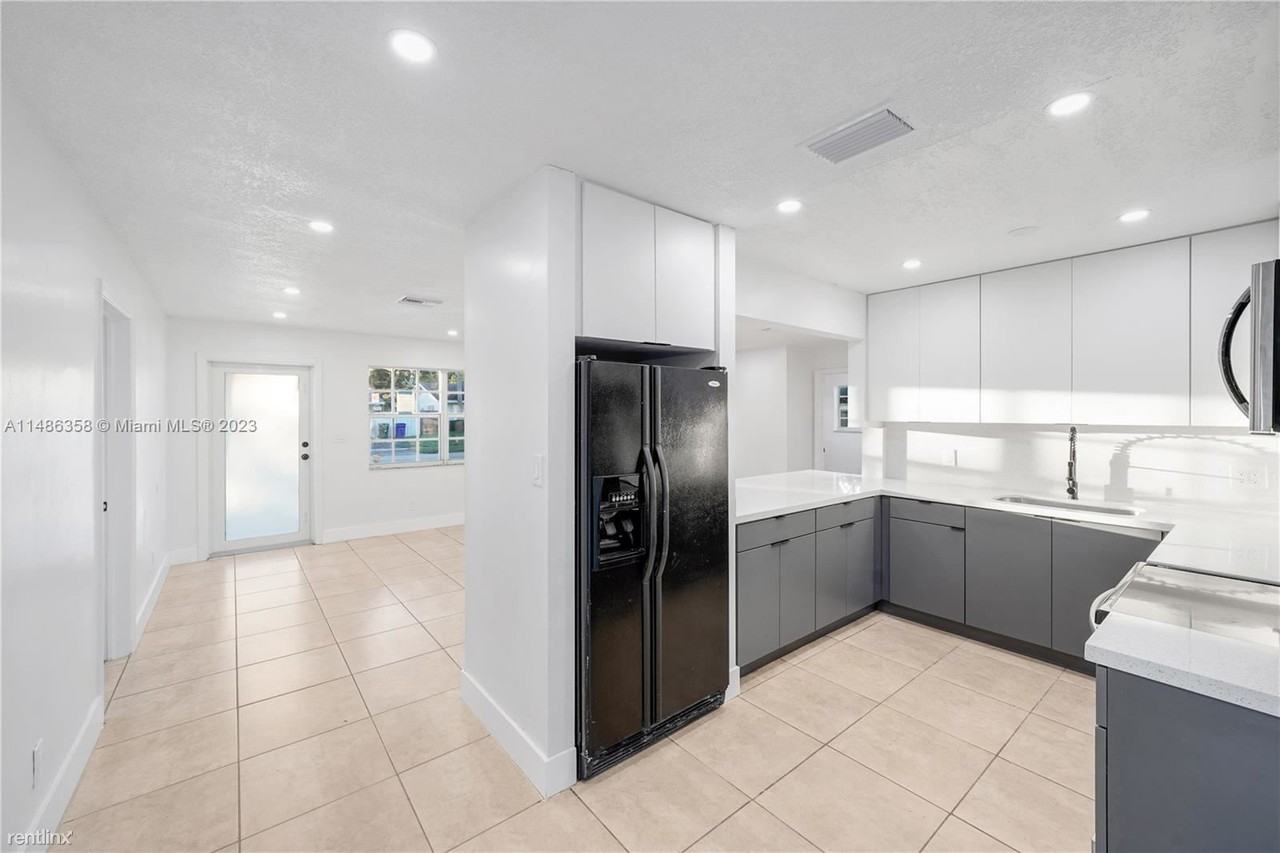 368 Sw 64th Ter - Photo 3 of 21