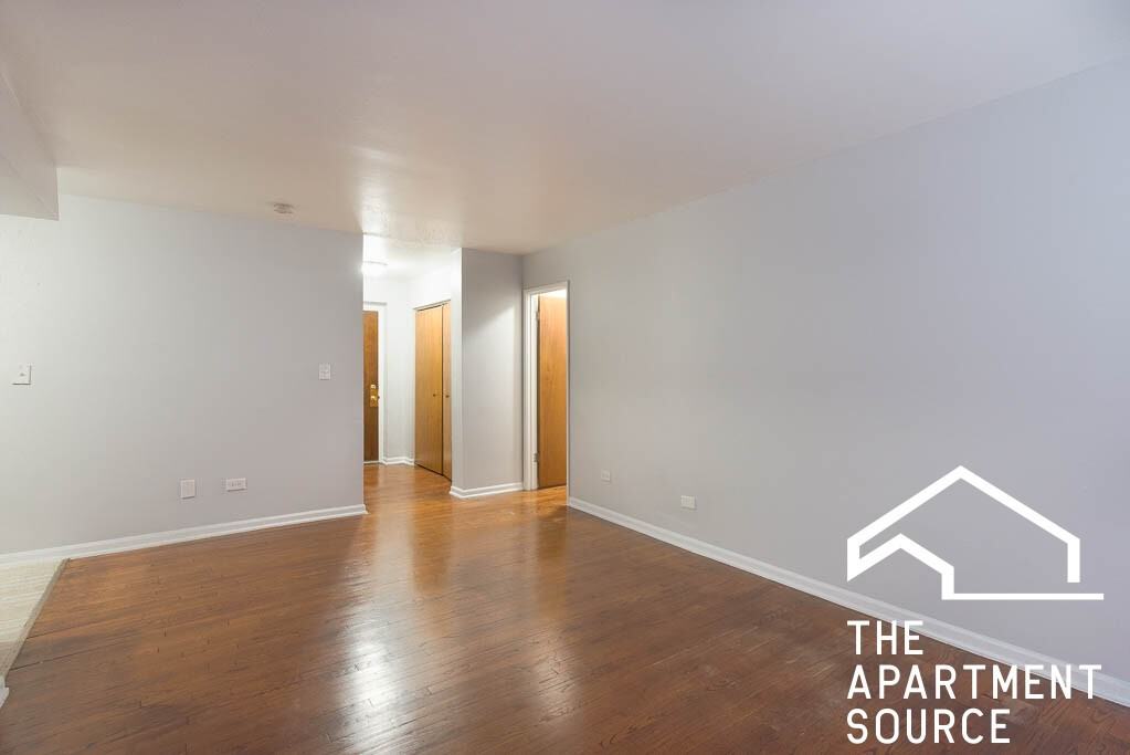 1040 W Hollywood Ave #201 - Photo 4 of 13