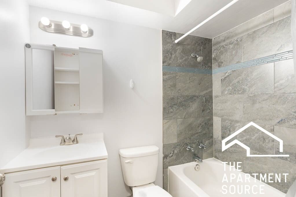 1040 W Hollywood Ave #201 - Photo 5 of 13