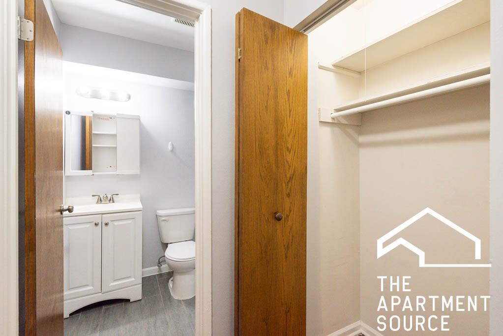 1040 W Hollywood Ave #201 - Photo 6 of 13