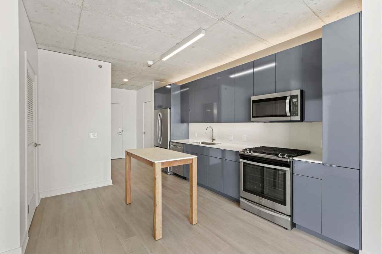 311 W Illinois St #1-1 - Photo 2 of 19