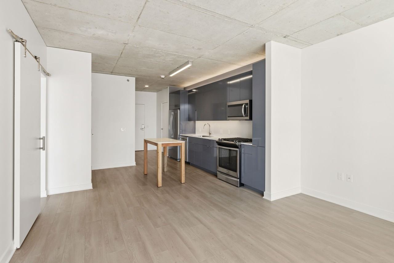 311 W Illinois St #1-1 - Photo 3 of 19