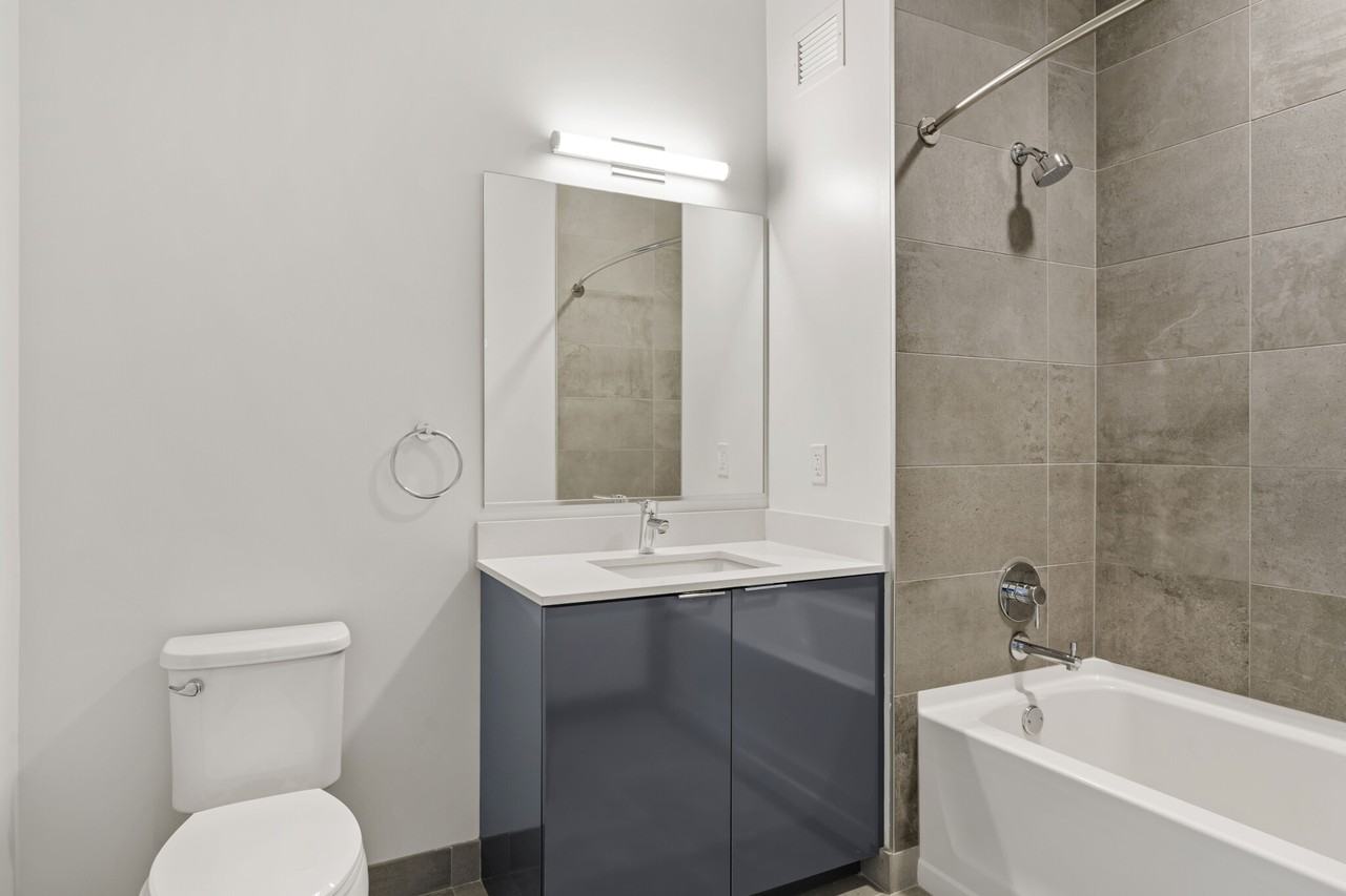 311 W Illinois St #1-1 - Photo 7 of 19