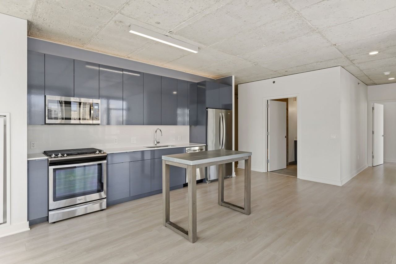 311 W Illinois St #2-2 - Photo 4 of 22