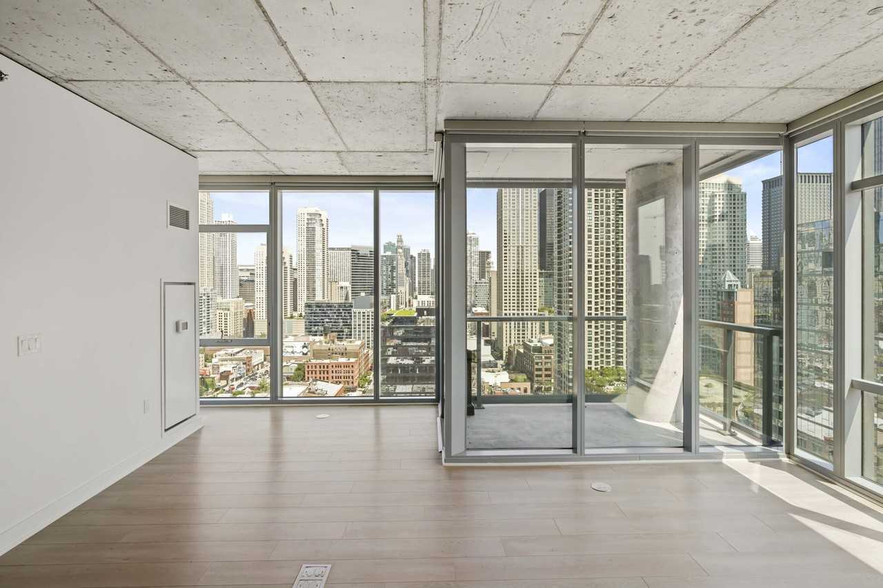 311 W Illinois St #2-2 - Photo 5 of 22