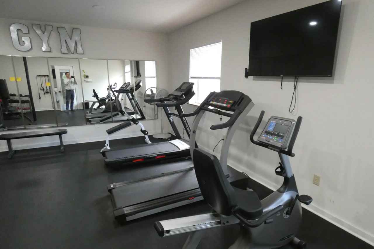 2083 Heckle St - Photo 3 of 5