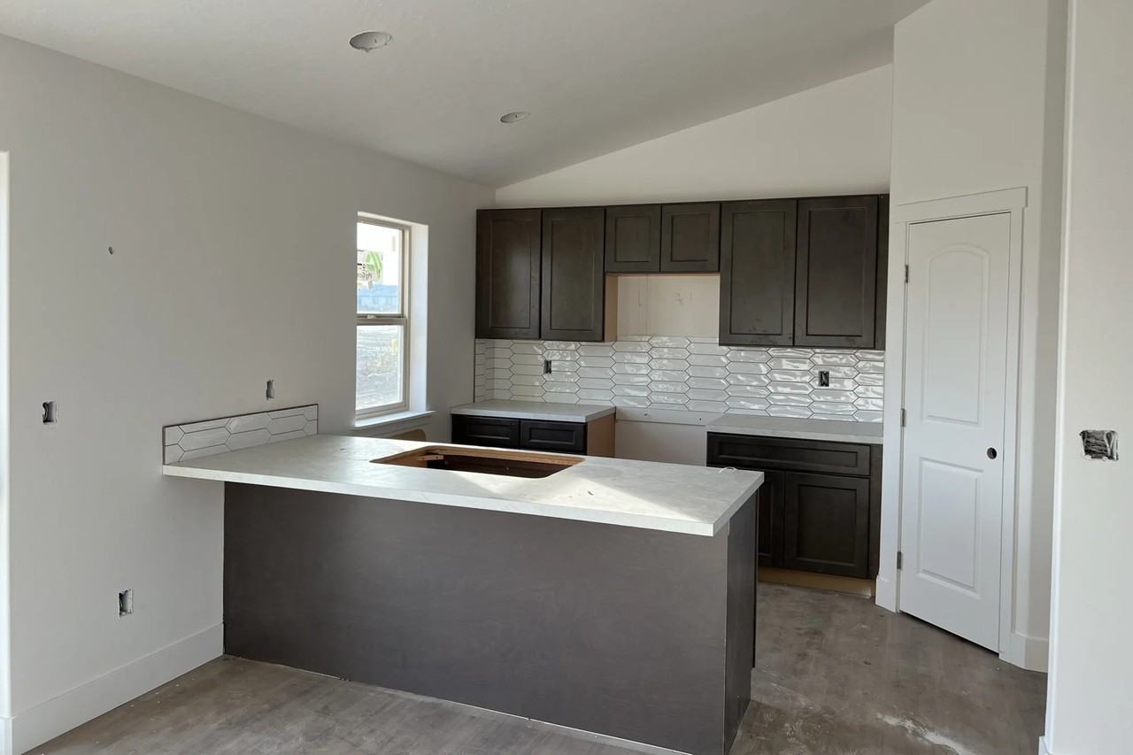 909 S Euclid Rd - Photo 3 of 9