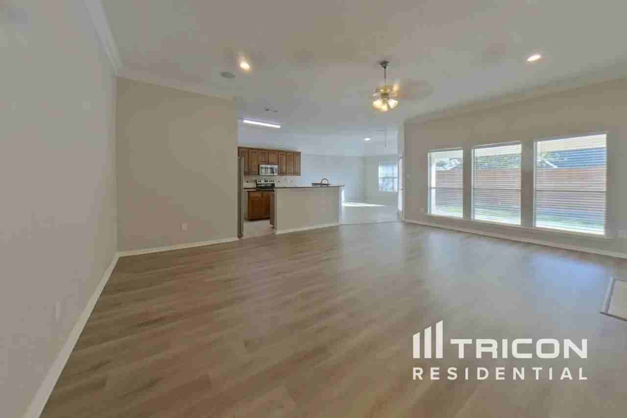 129 Muirfield Dr - Photo 2 of 32