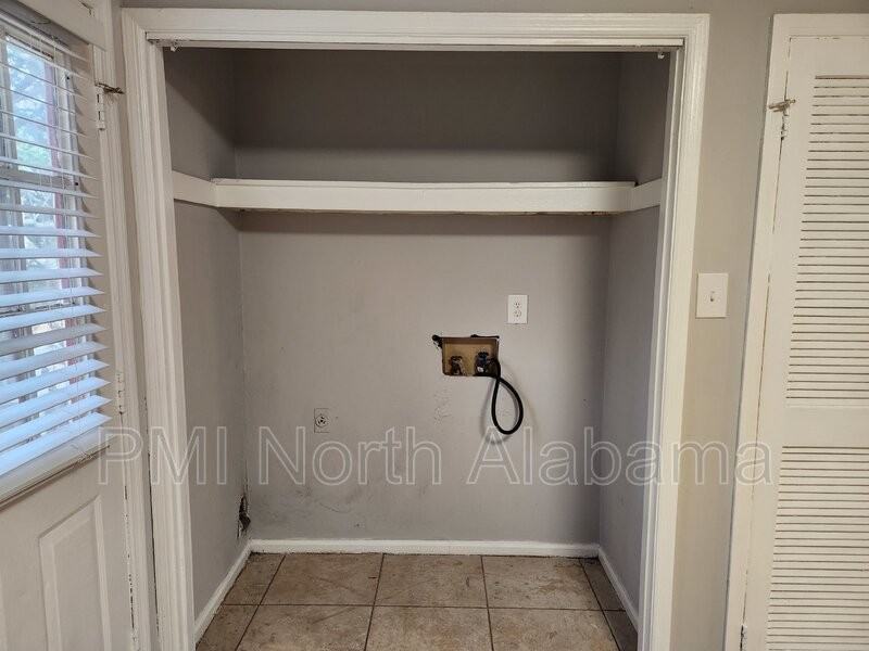 201 8th Ave Sw #C - Photo 2 of 8