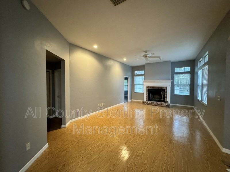 4044 Nw Wisteria Dr - Photo 3 of 22