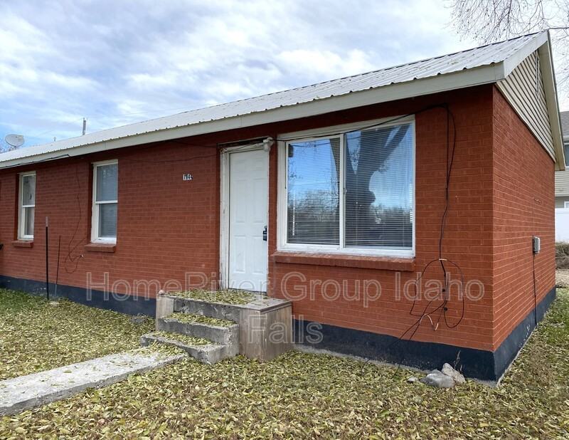 1944 Lawrence Ln - Photo 2 of 10